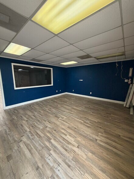 More Photos Of 4429 Spencer Hwy, Pasadena Warehouse For Lease