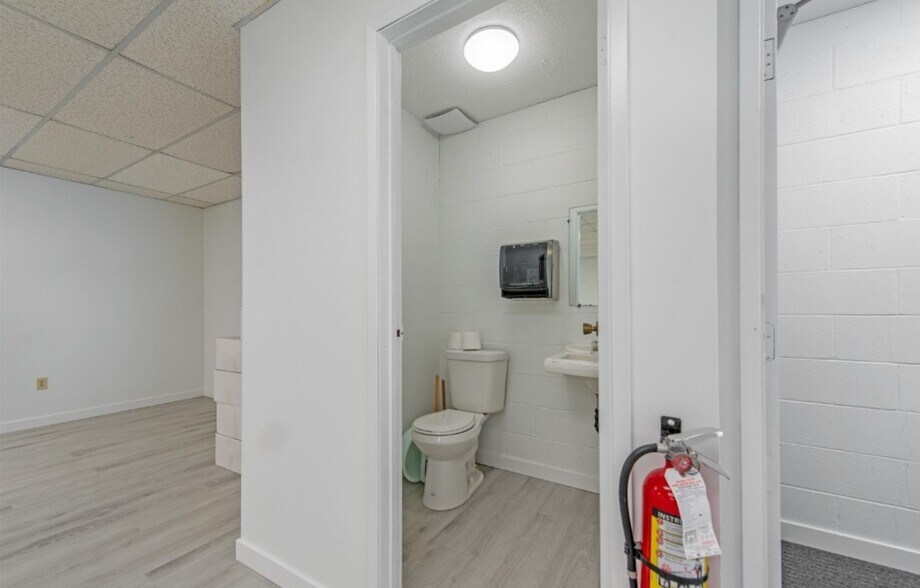 More Photos Of 7550 River Rd, Delta Service For Lease