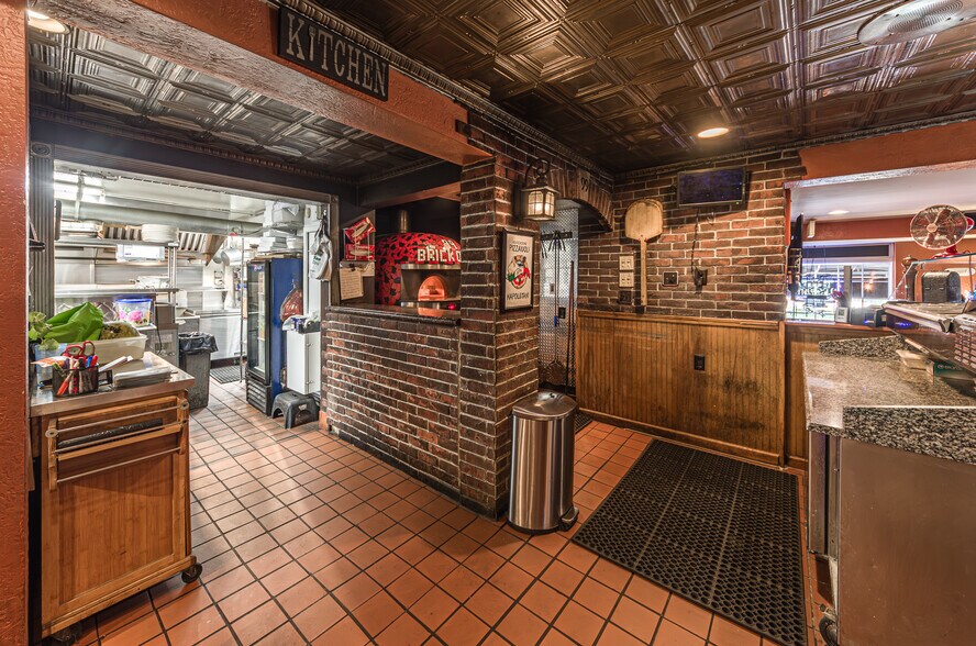 More Photos Of 99 Aurora St, Lancaster General Retail For Sale