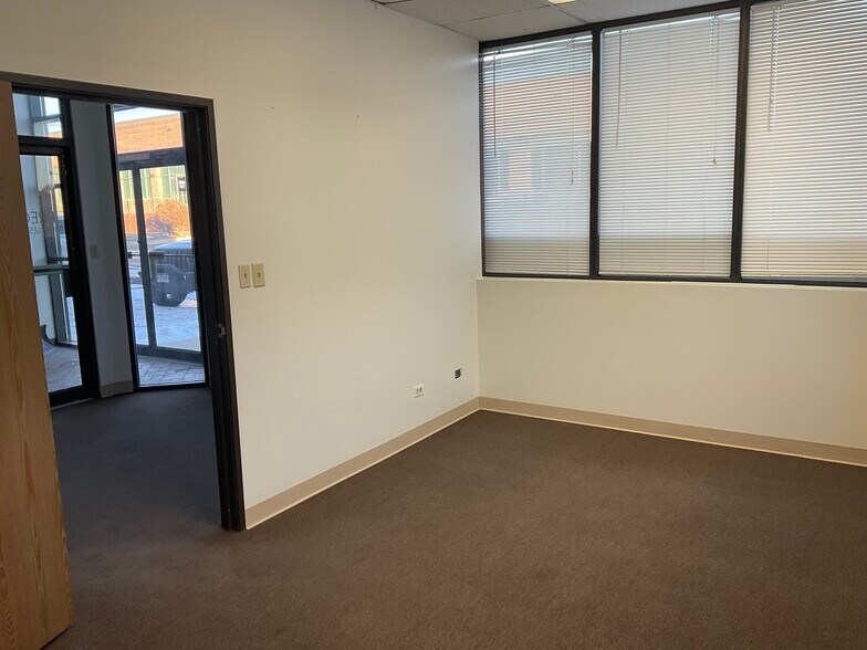 More Photos Of 7388 S Revere Pky, Centennial Showroom For Lease