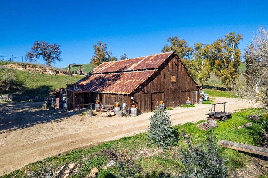 More Photos Of 535 Calf Canyon Hwy, Creston Winery Vineyard For Sale