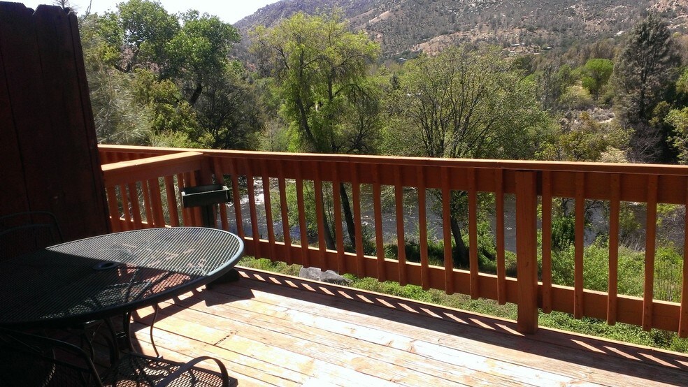 More Photos Of 13745 Sierra Way, Kernville Hotel For Sale