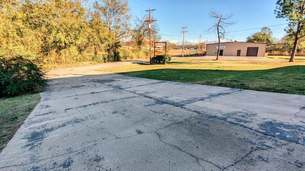 More Photos Of 1598 Park Hill Rd, Tahlequah Warehouse For Sale