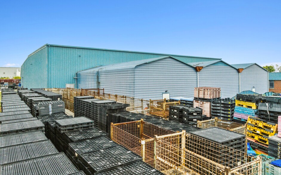 More Photos Of 1150 State St, Fostoria Warehouse For Sale