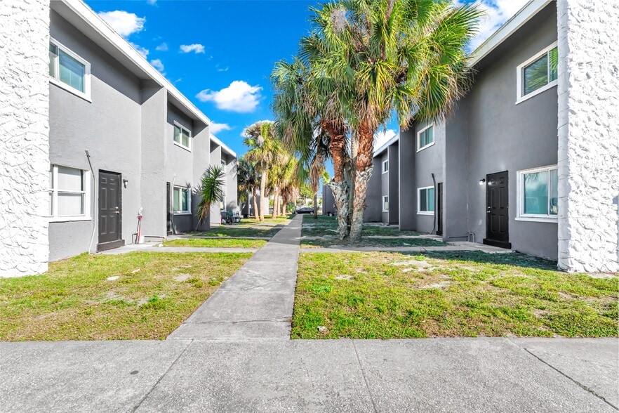 More Photos Of 825 E University Blvd, Melbourne Apartments For Sale