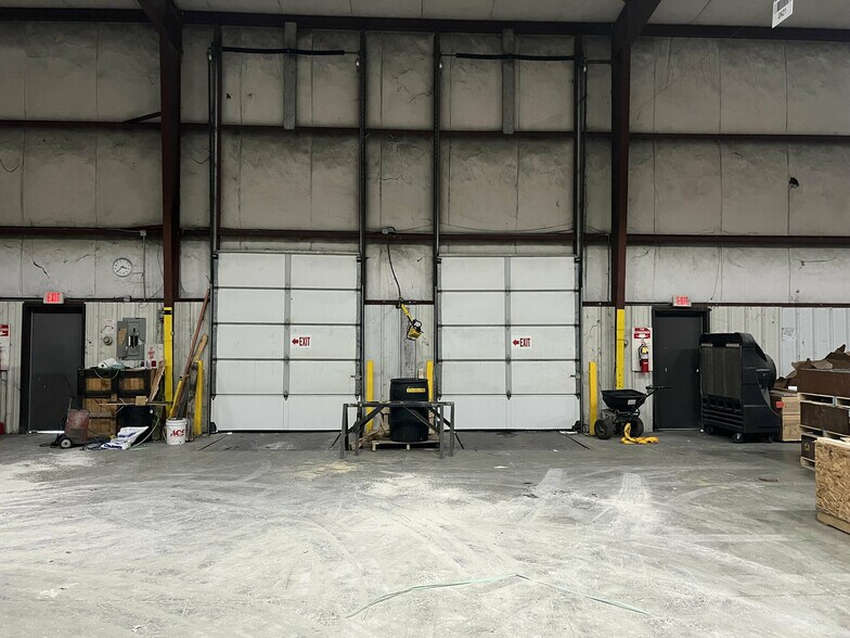 More Photos Of 400 W Wall St, Paulding Warehouse For Lease