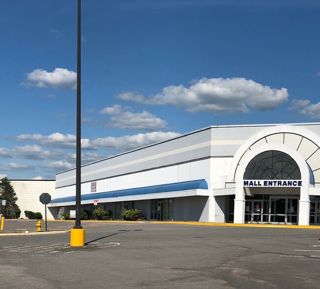 More Photos Of 5000 Greenbag Rd, Morgantown General Retail For Lease