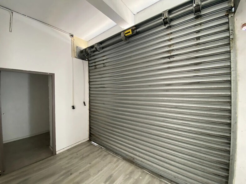 More Photos Of 10 Avenue Des Trois Cardinaux, Bordeaux Flex For Lease