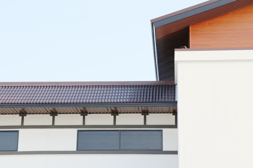 More Photos Of 9889 United Drive, Houston Office For Sale