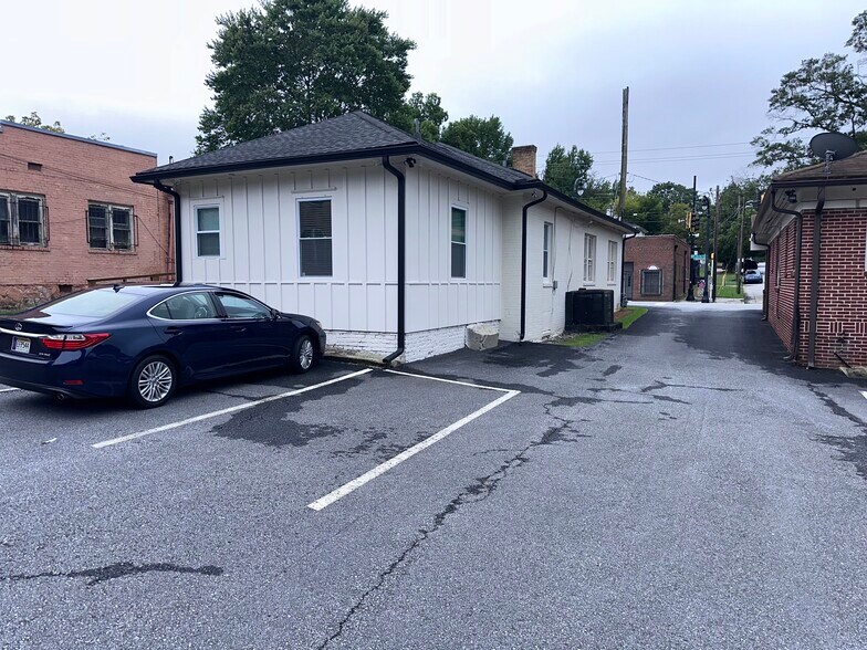 More Photos Of 981 Martin Luther King Jr Dr, Atlanta Office Residential For Lease