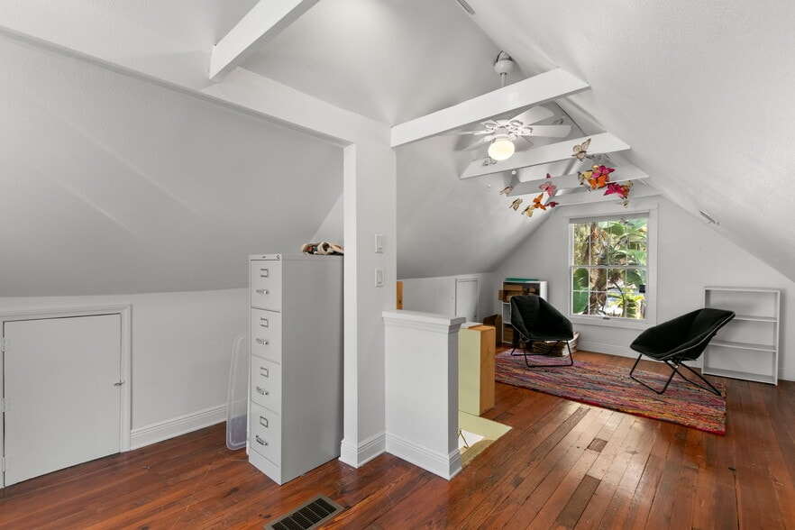 More Photos Of 135 4th Ave N, Safety Harbor Freestanding For Sale