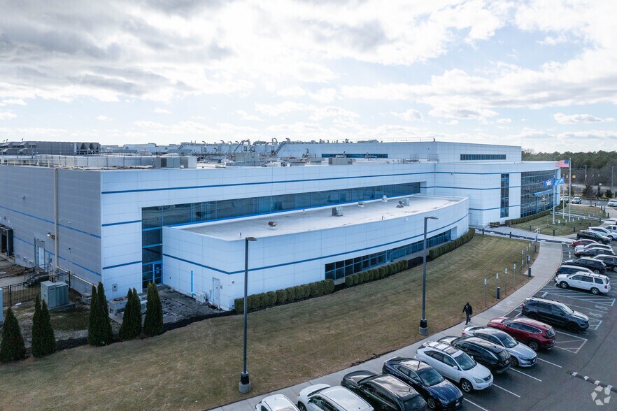 More Photos Of 50 Horseblock Rd N, Medford Industrial For Sale