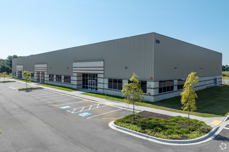 More Photos Of 214 Coursevall Dr, Centreville Light Distribution For Lease
