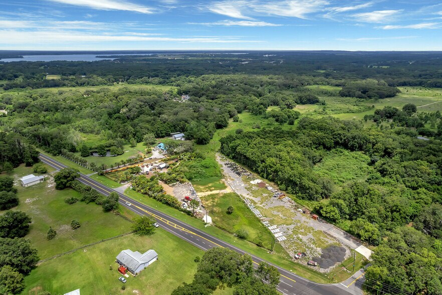 More Photos Of 8440 County Road 48, Yalaha Freestanding For Sale