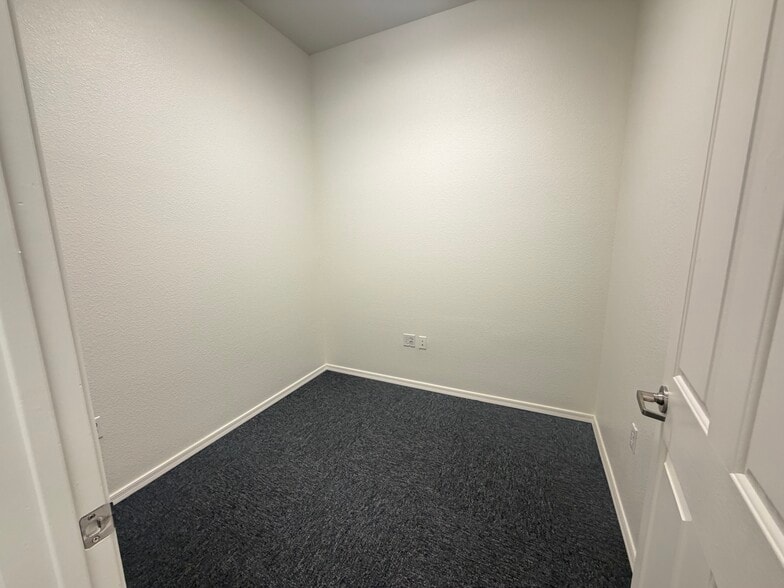 More Photos Of 1515 N Lake Havasu Ave, Lake Havasu City General Retail For Sale