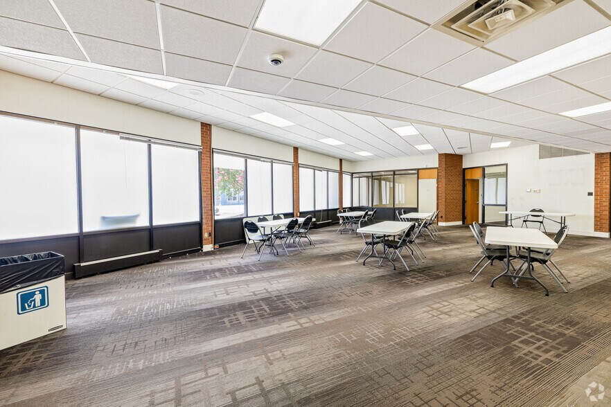 More Photos Of 101 E City Point Rd, Hopewell Bank For Sale