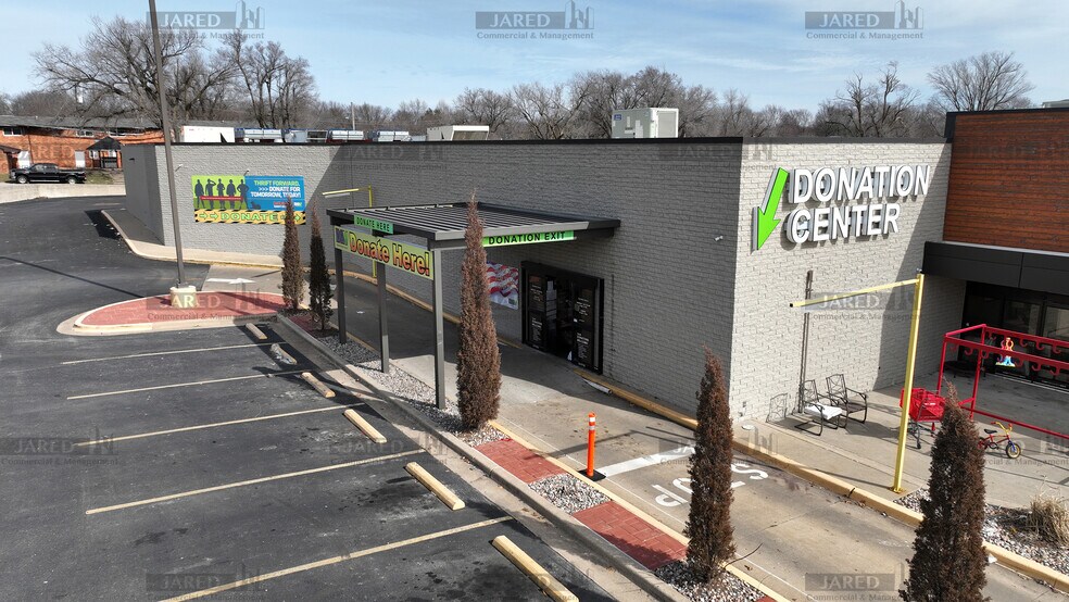 More Photos Of 2843 E Sunshine St, Springfield General Retail For Lease
