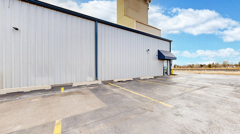 More Photos Of 8017 S 1st St, Wellington Warehouse For Lease