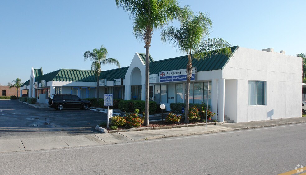 More Photos Of 5100 S Dixie Hwy, West Palm Beach General Retail For Lease