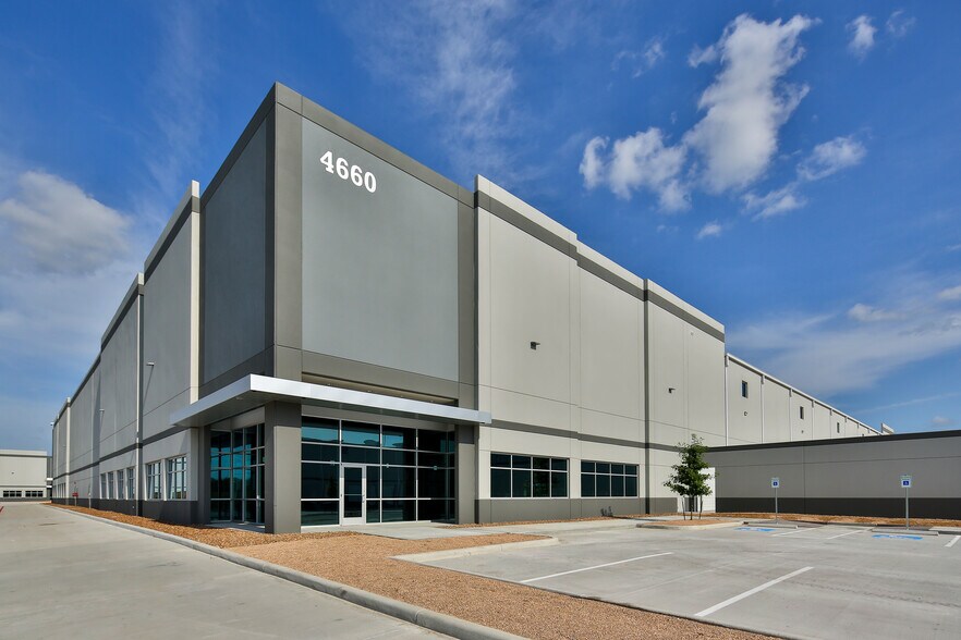 More Photos Of Beltway 8 & Hiram Clark, Houston Unknown For Lease