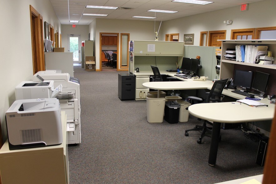 More Photos Of 2848 Memorial Dr, Two Rivers Medical For Lease