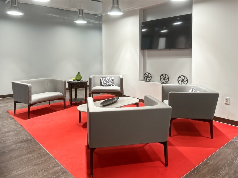 More Photos Of 1111 Boul Dr-Frederik-Philips, Montréal Coworking Space