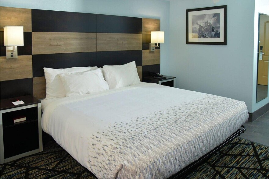 More Photos Of 2115 N Marine Blvd, Jacksonville Hotel For Sale