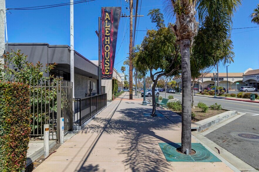 More Photos Of 24123 Narbonne Ave, Lomita Bar For Sale