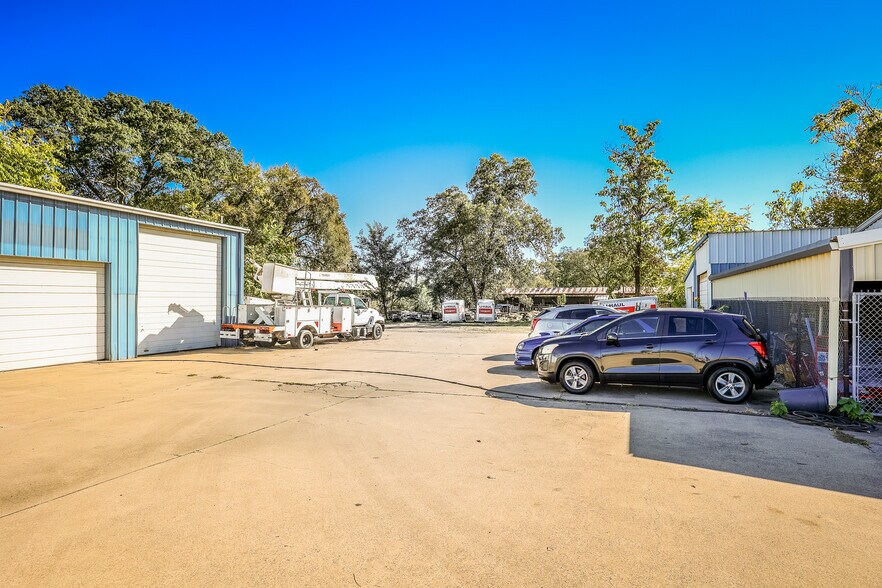 More Photos Of 1428 N Jefferson Ave, Mount Pleasant Freestanding For Sale