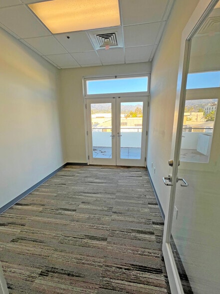 More Photos Of 136 W Canon Perdido St, Santa Barbara Office For Lease