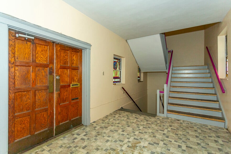 More Photos Of 2001 Avenue Z, Birmingham Religious Facility For Sale