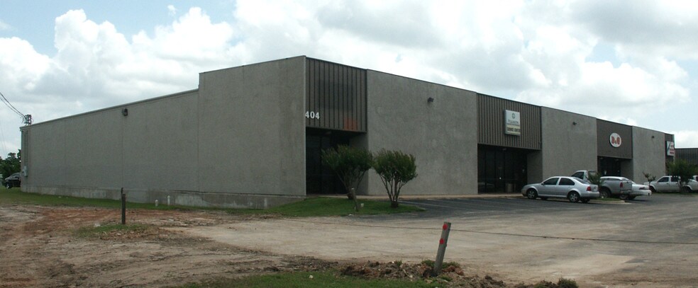 More Photos Of 404 W Powell Ln, Austin Warehouse For Lease