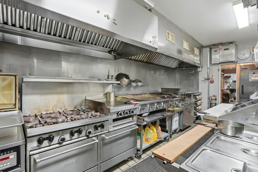 More Photos Of 4020 E Old US 30, Hamlet Restaurant For Sale