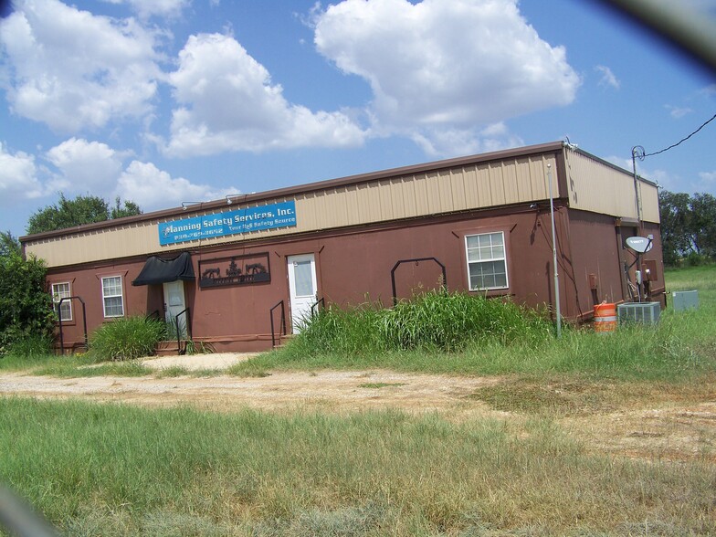 Primary Photo Of 3215 Zanderson Ave, Jourdanton Office For Sale