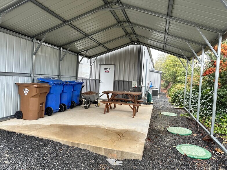 More Photos Of 1115 Ewald Ct, Paradise Manufacturing For Lease