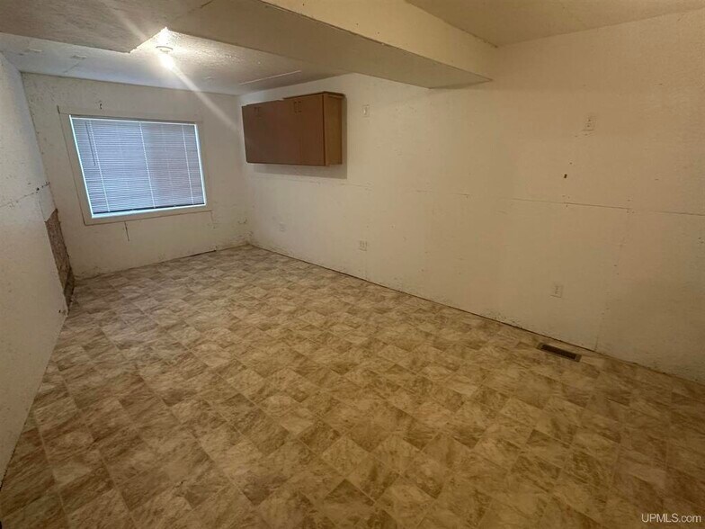 More Photos Of 19283 US Highway 41 W, Champion Light Manufacturing For Sale