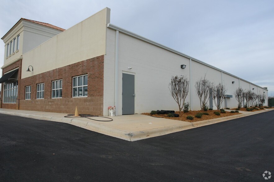 More Photos Of 8440 Pit Stop Ct NW, Concord Storefront For Lease