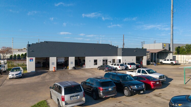 More Photos Of 3104 S Rigsbee Dr, Plano Industrial For Sale