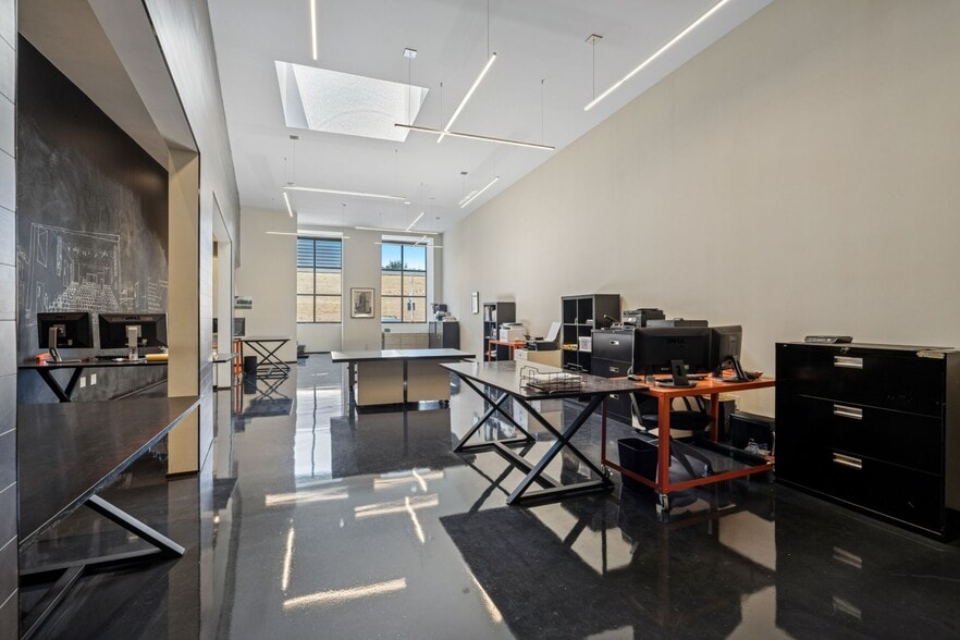 More Photos Of 944 W Huron St, Chicago Office Residential For Lease