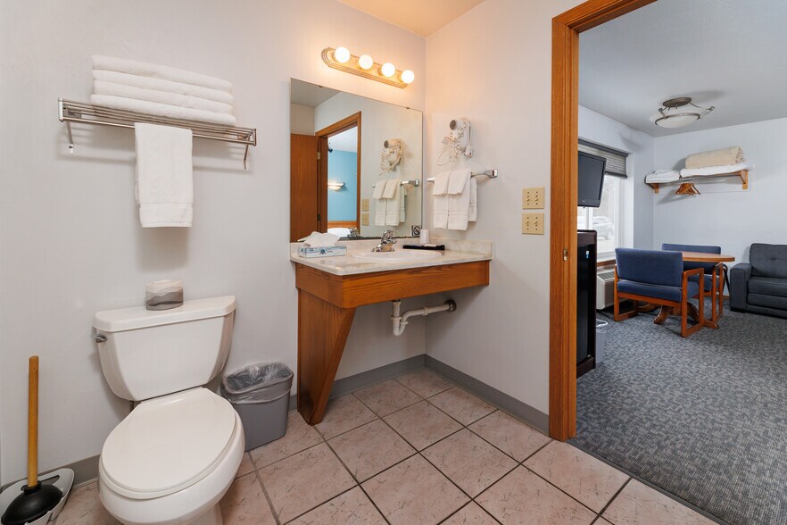 More Photos Of 6269 Wi-57, Sturgeon Bay Hotel For Sale