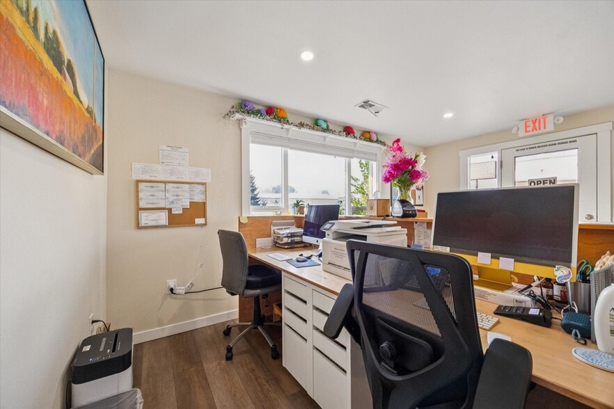 More Photos Of 615 SE 1st Ave, Canby Office For Sale