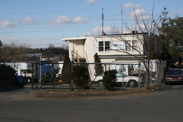 More Photos Of 39 Hubbell St, Bridgeport Flex For Lease