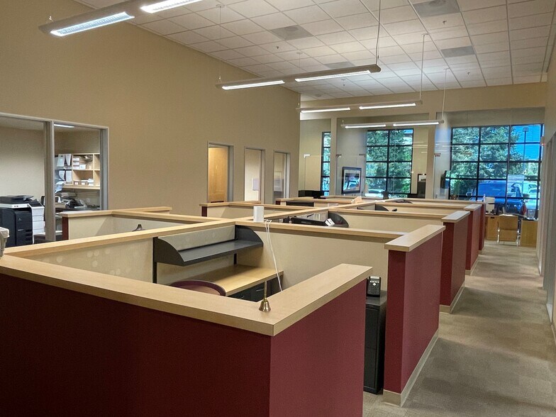 More Photos Of 4304 Redwood Hwy, San Rafael Office For Sale