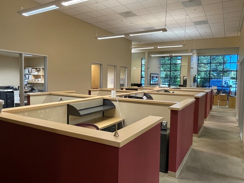 More Photos Of 4304 Redwood Hwy, San Rafael Office For Lease