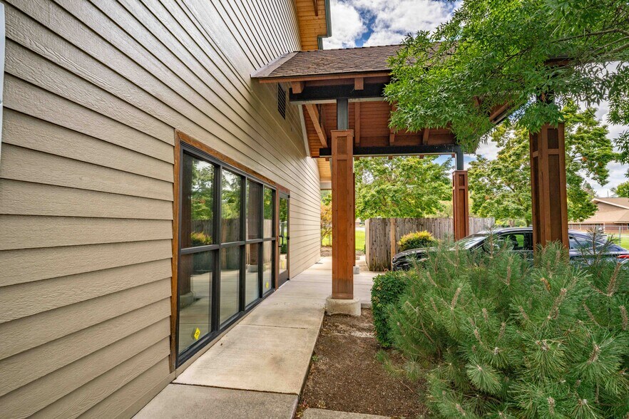 More Photos Of 1879 Williams Hwy, Grants Pass Medical For Sale