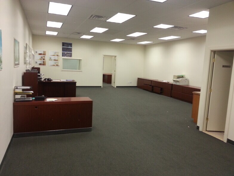 More Photos Of 42-52 Broadway, Brooklyn Apartments For Lease