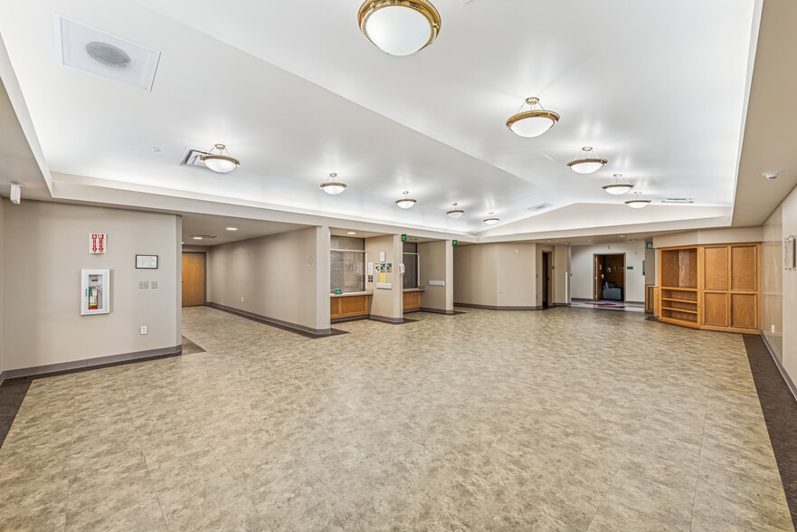 More Photos Of 1017 S Travis Ave, Cleveland Hospital For Sale