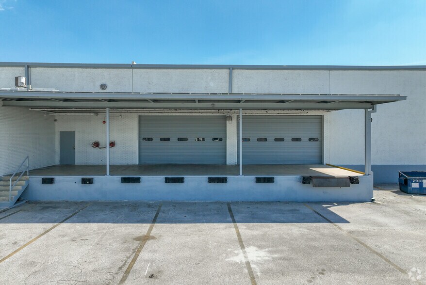 More Photos Of 3750 Bengert St, Orlando Warehouse For Lease
