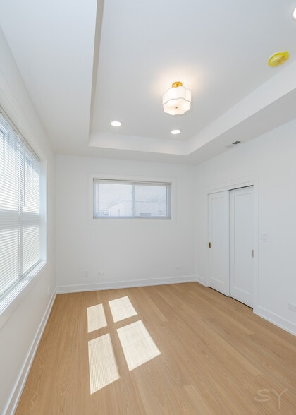 More Photos Of 6044 Eberhart ave, Chicago Apartments For Sale