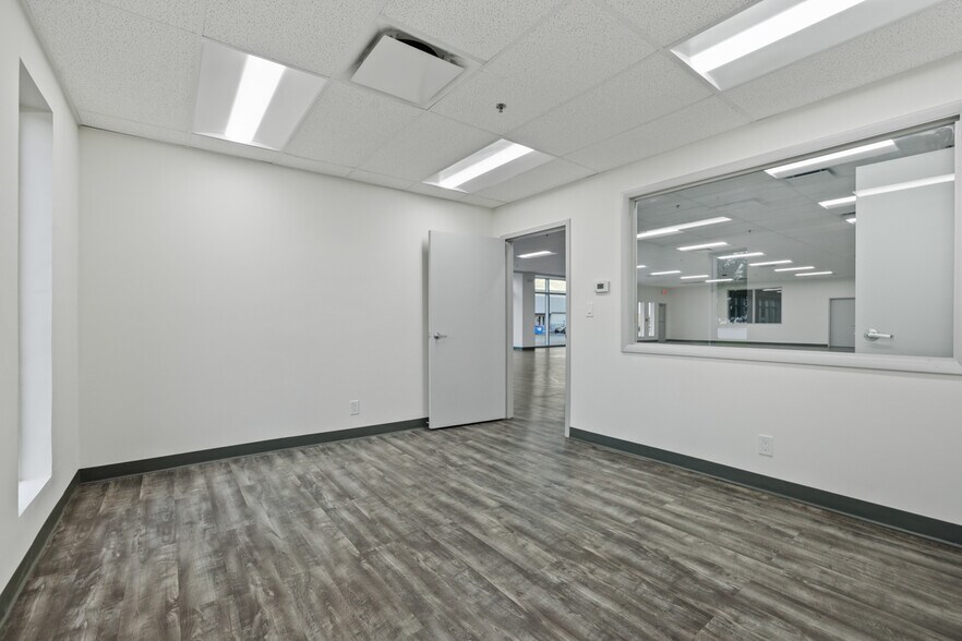 More Photos Of 1636 NW 82nd Ave, Doral Warehouse For Lease